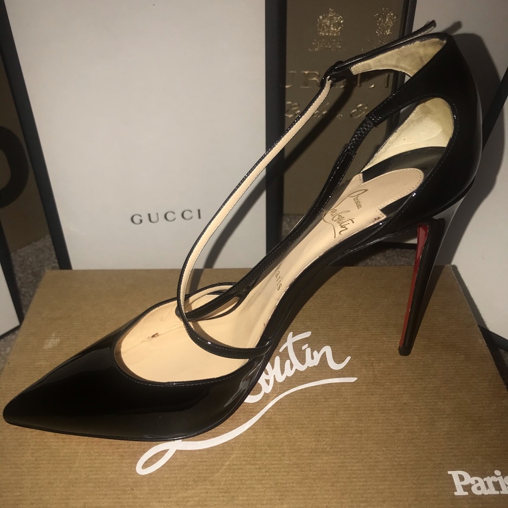 Christian Louboutin Black Patent Leather Pointed Toe Pumps with Red Soles - Picture 2 of 14
